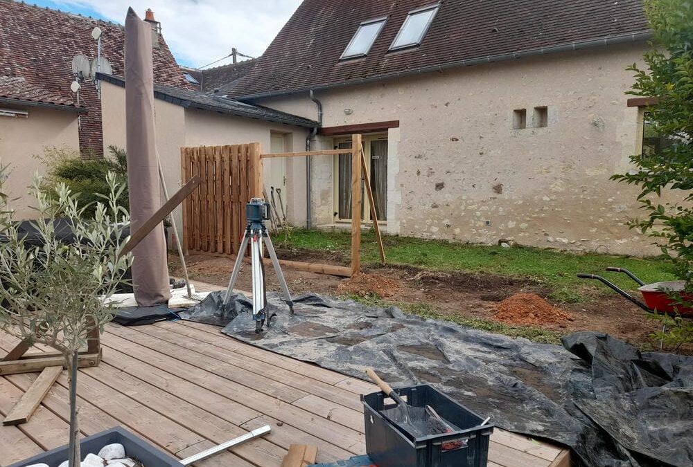 Palissade en panneaux de bois entre Châtellerault et Loches