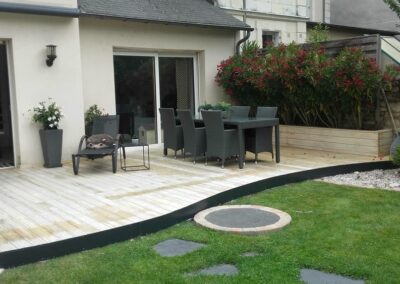 Terrasse courbe en Accoya à Châtellerault
