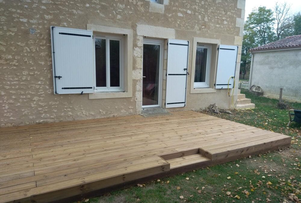 Terrasse en pin classe 4 à Tercé entre Poitiers et Chauvigny