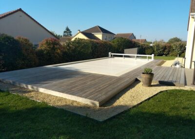 Terrasse pour plage de piscine en bois à Antoigné près de Châtellerault