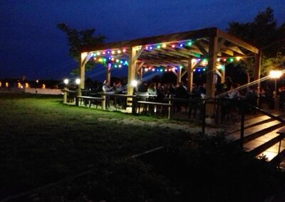 Une nouvelle ambiance pour cette terrasse de café en bord de Vienne à Châtellerault